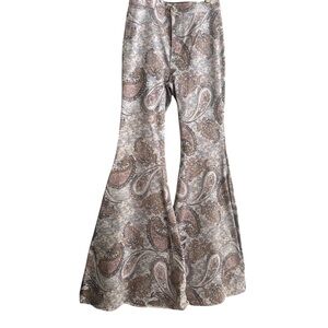 Free people we the free 
Bell bottom Jean pasley size 26